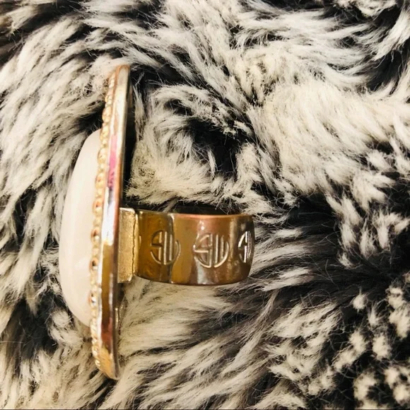 *SOLD* Samantha Wills White & Gold Bohemian Bardot Adjustable Ring w/Wooden Box - Picture 5 of 8